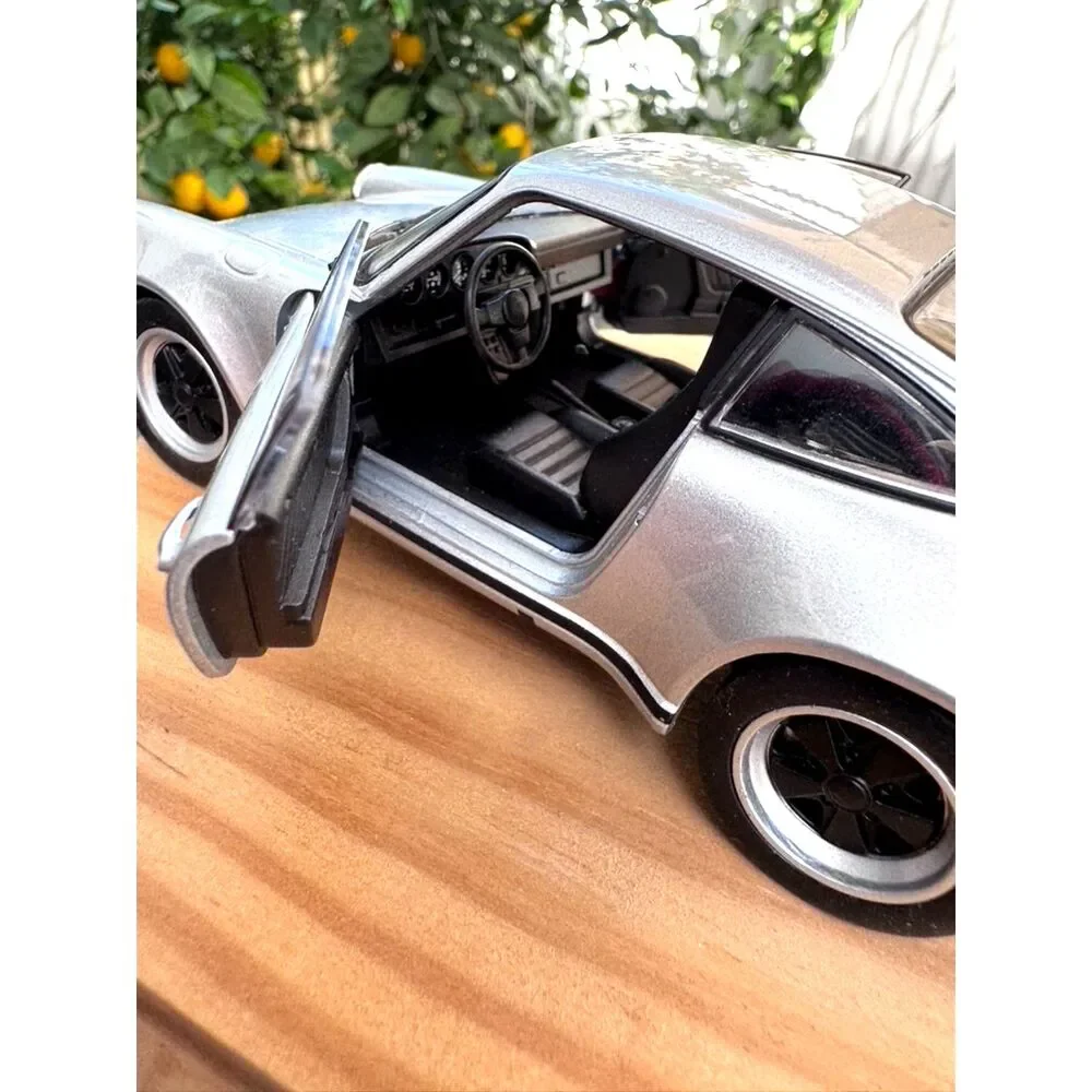 2018 Welly Porsche Silver 1974 911 Turbo Coupe #24043 Diecast Model Car